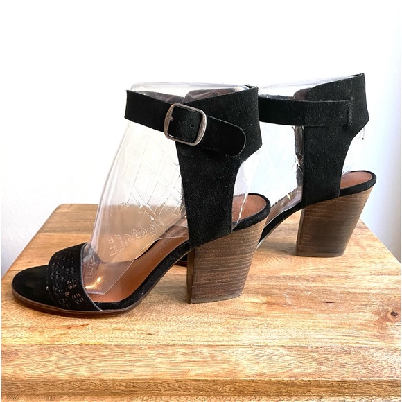 Lucky Brand Odonnah black suede laser cut out ankle strap block heels Size 7 - Picture 5 of 10